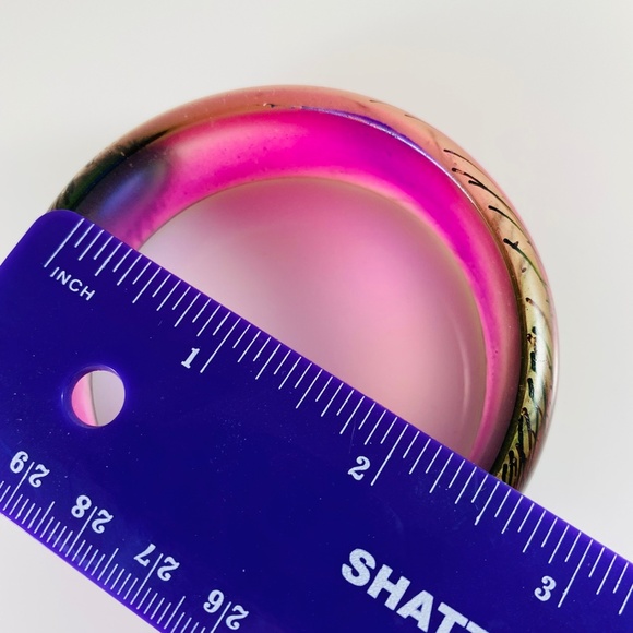 Vintage Fuchsia peacock feather painted wide bangle bracelet - Picture 5 of 5